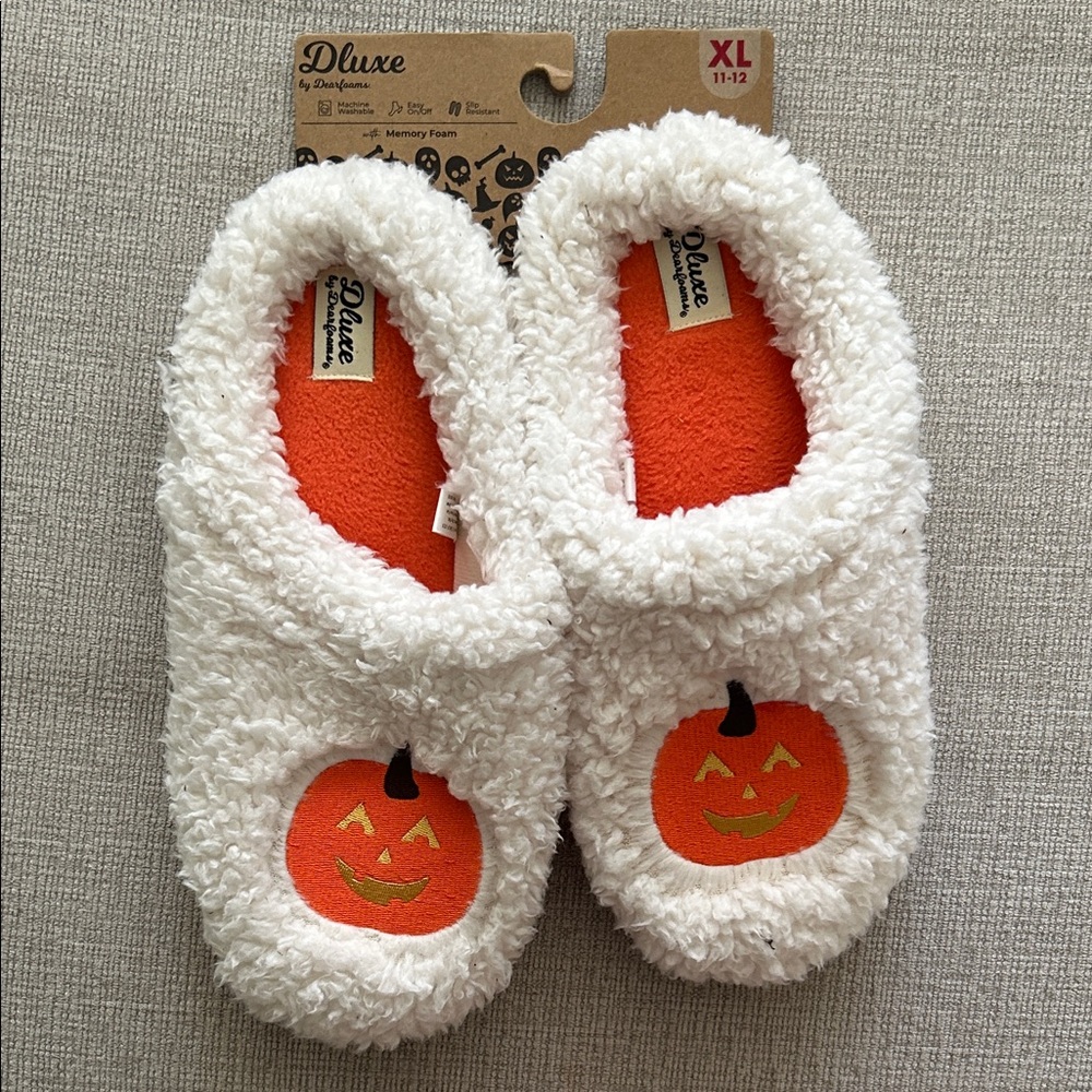 Dluxe Dearfoams White Fuzzy Slippers with Halloween Pumpkin Design Men Size XL